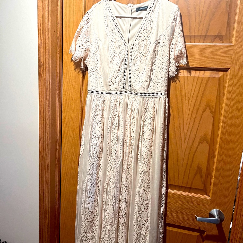 Beautiful Lace long dress!